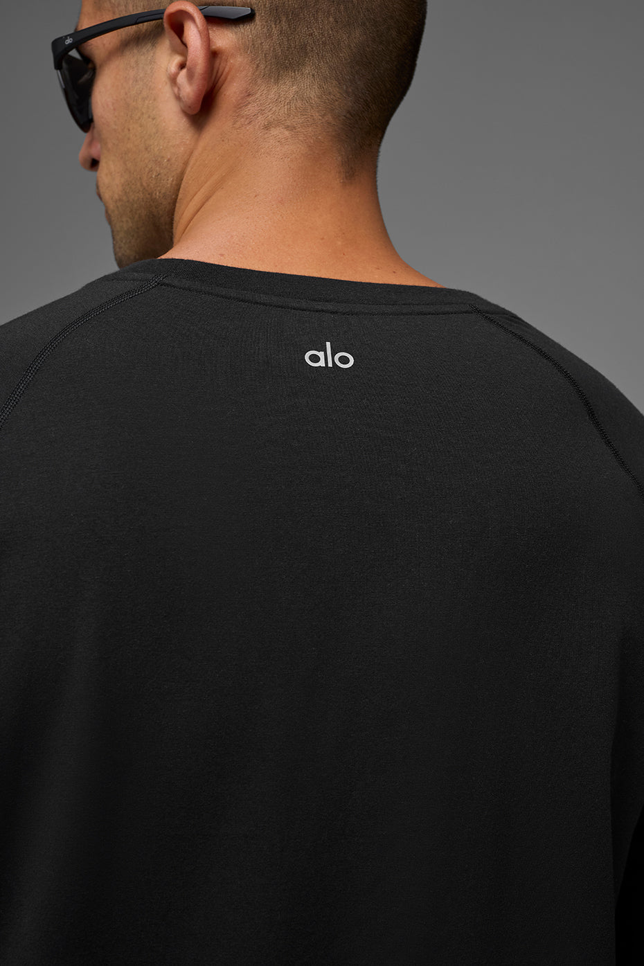 ALO Vapor Crewneck Long Sleeve Black - Image 4