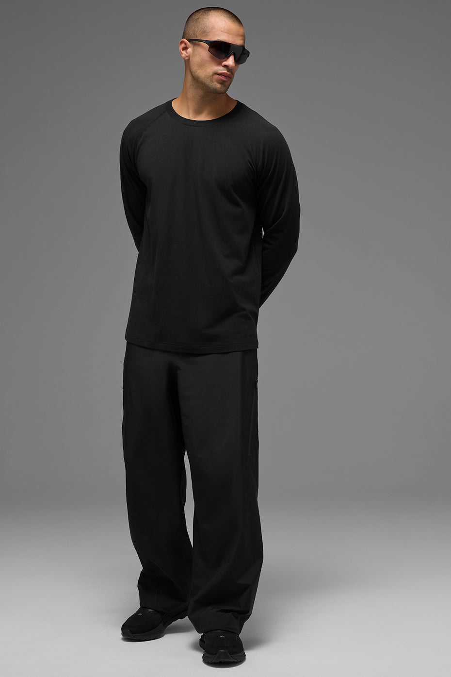 ALO Vapor Crewneck Long Sleeve Black - Image 3