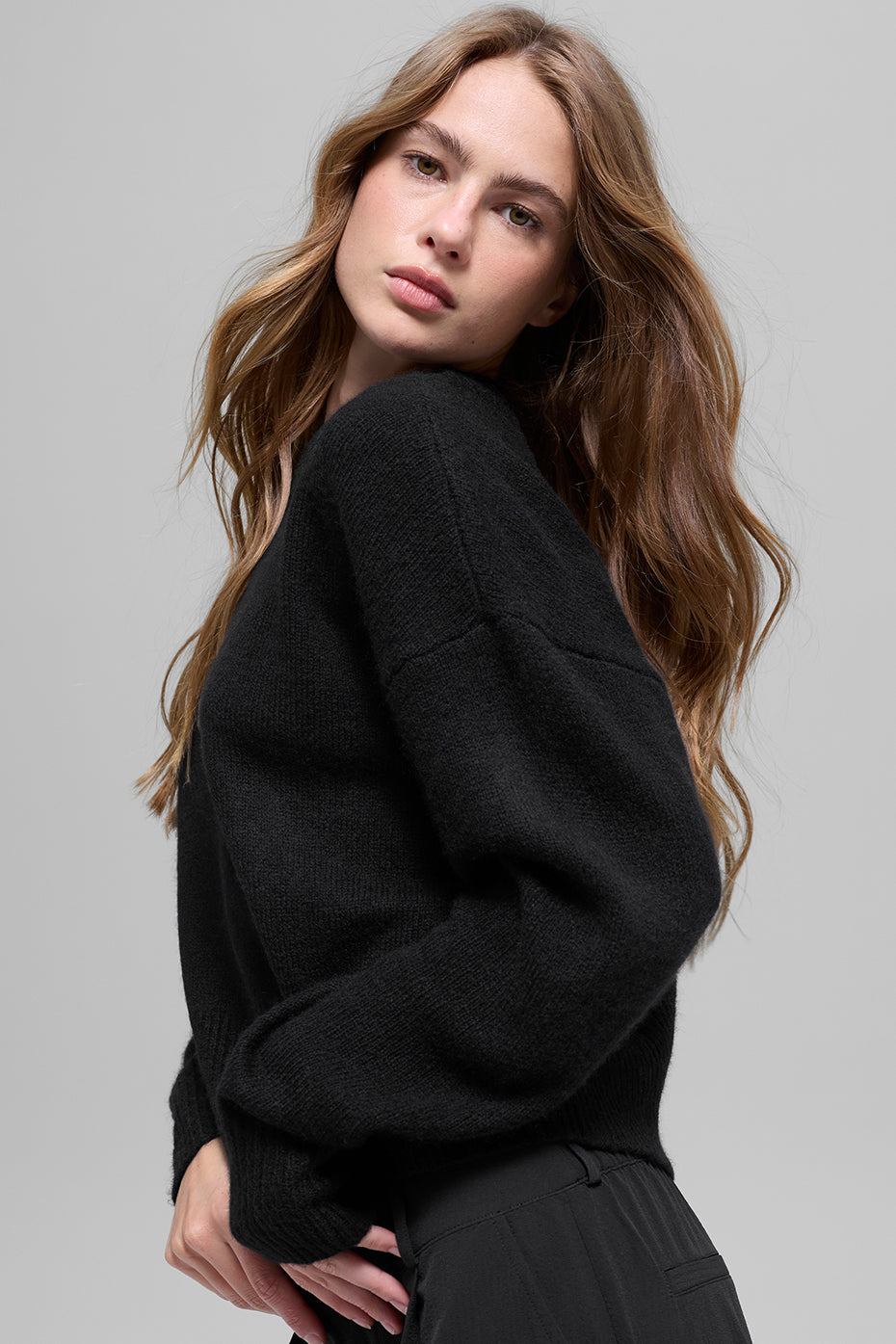 Wool Cashmere Cropped New Class Crewneck Sweater Black - Image 4