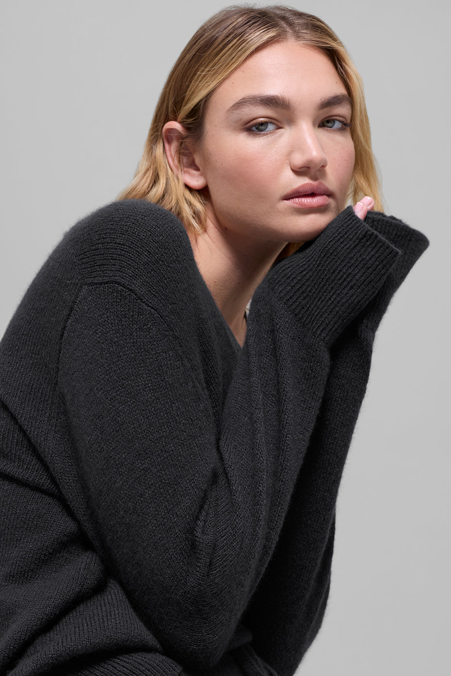 Wool Cashmere New Class Oversized V Neck Sweater Black - Image 4