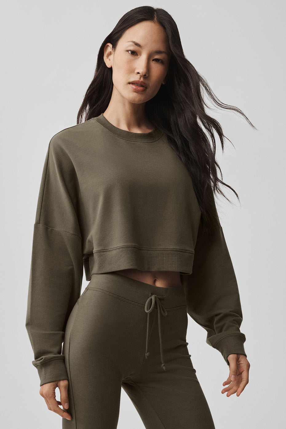 Cropped Sway Crew Neck Pullover Olive Tree - Image 4